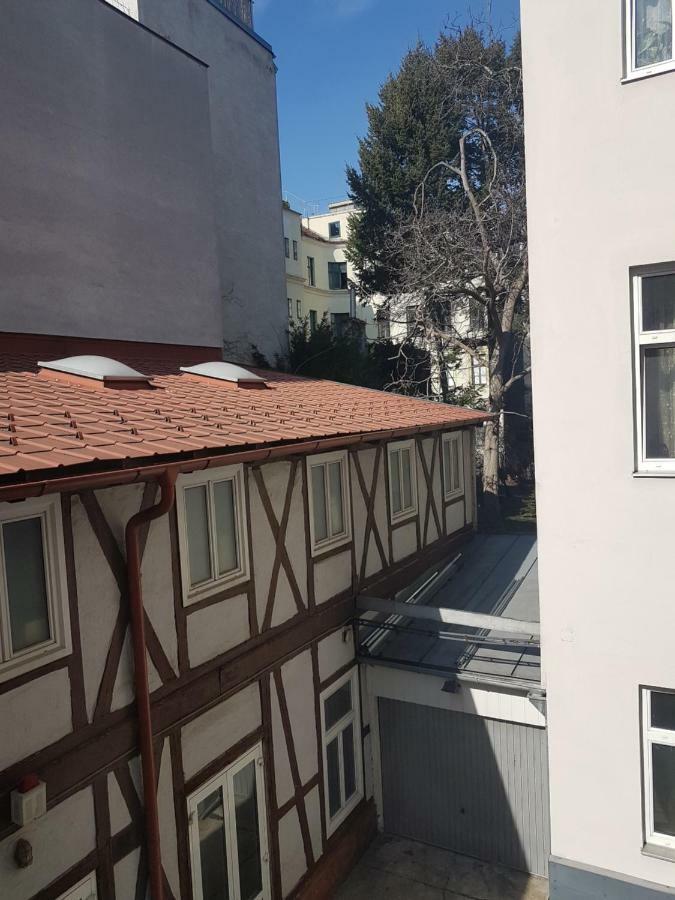 Gerald'S Apartment 10 Wina Bagian luar foto