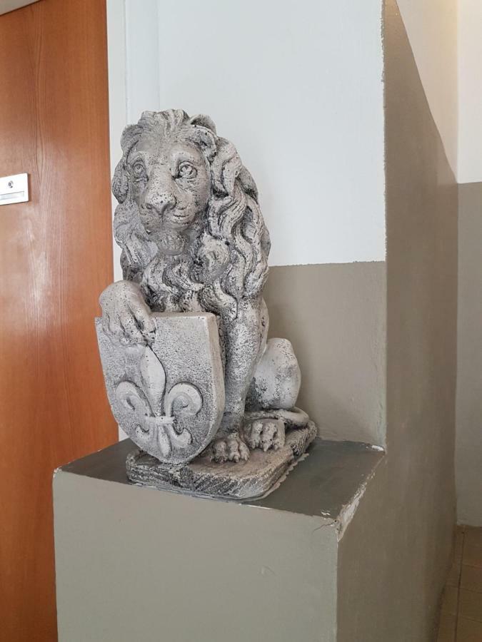 Gerald'S Apartment 10 Wina Bagian luar foto