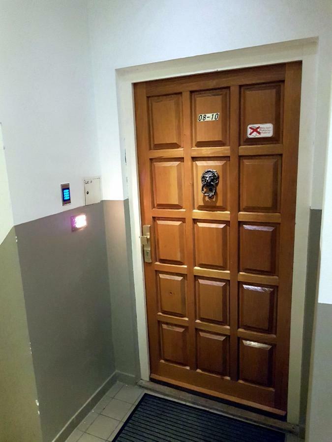 Gerald'S Apartment 10 Wina Bagian luar foto